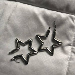 Adorable silver star earrings ⚡️
